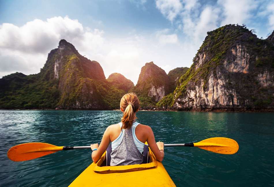 Kayaking-in-Trang-An-Landscape-Complex