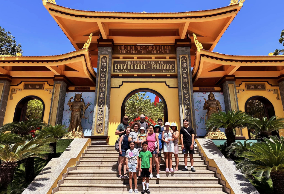 Jour 7 : Visite de Phu Quoc : vin de sim, poivre, perles et pagode Ho Quoc, puis vol pour Da Nang.